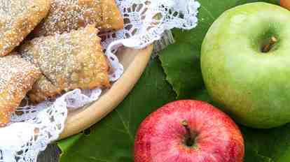 A sweet dish with apples
