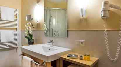 Bathroom with shower - Double room Charme st. anton